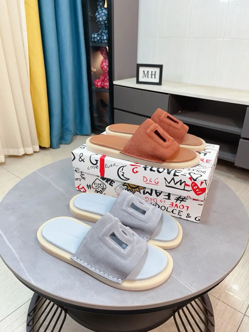 Men's shoes 💰340🌹🌹 (dg) New men's slippers, high-end boutique, leather puff upper with exquisite embossed logo decoration, fine workmanship, super soft sole, casual, loose and comfortable, a must-have in summer! \nsize：38-44